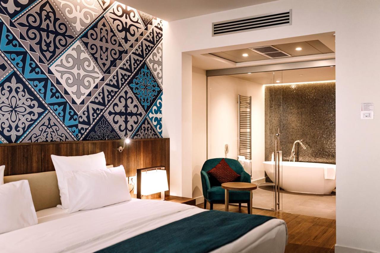 Mercure Almaty City Center Esterno foto
