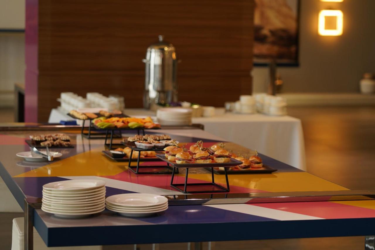 Mercure Almaty City Center Esterno foto